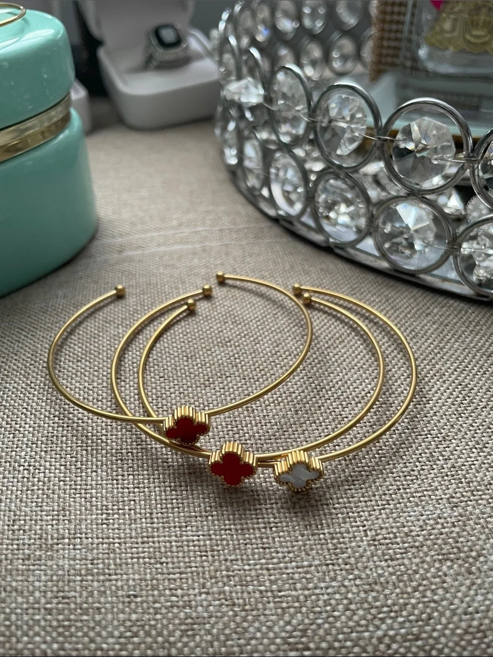 ✨Gold Clover Bangle Bracelet with Red and White Enamel Accents✨Preloved (3)